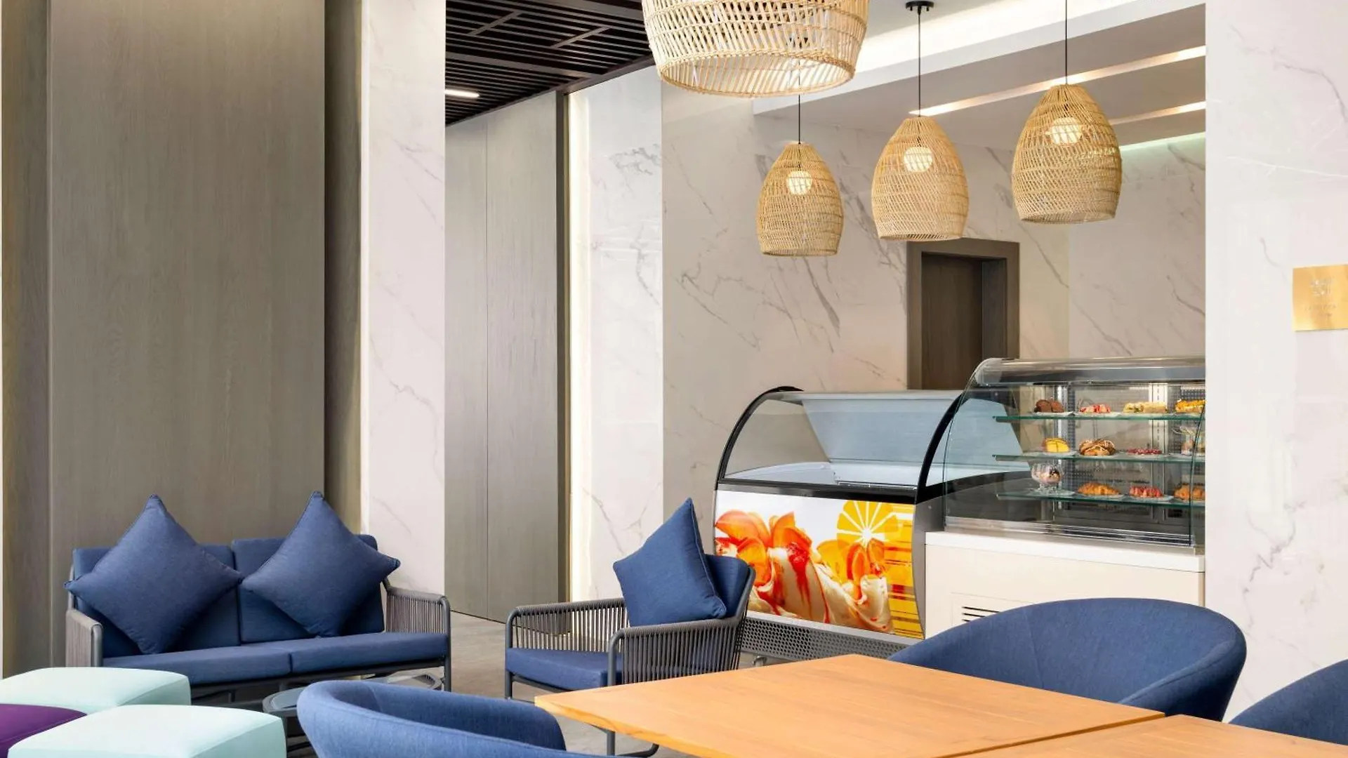 Mercure Riyadh Al Anoud 4*,